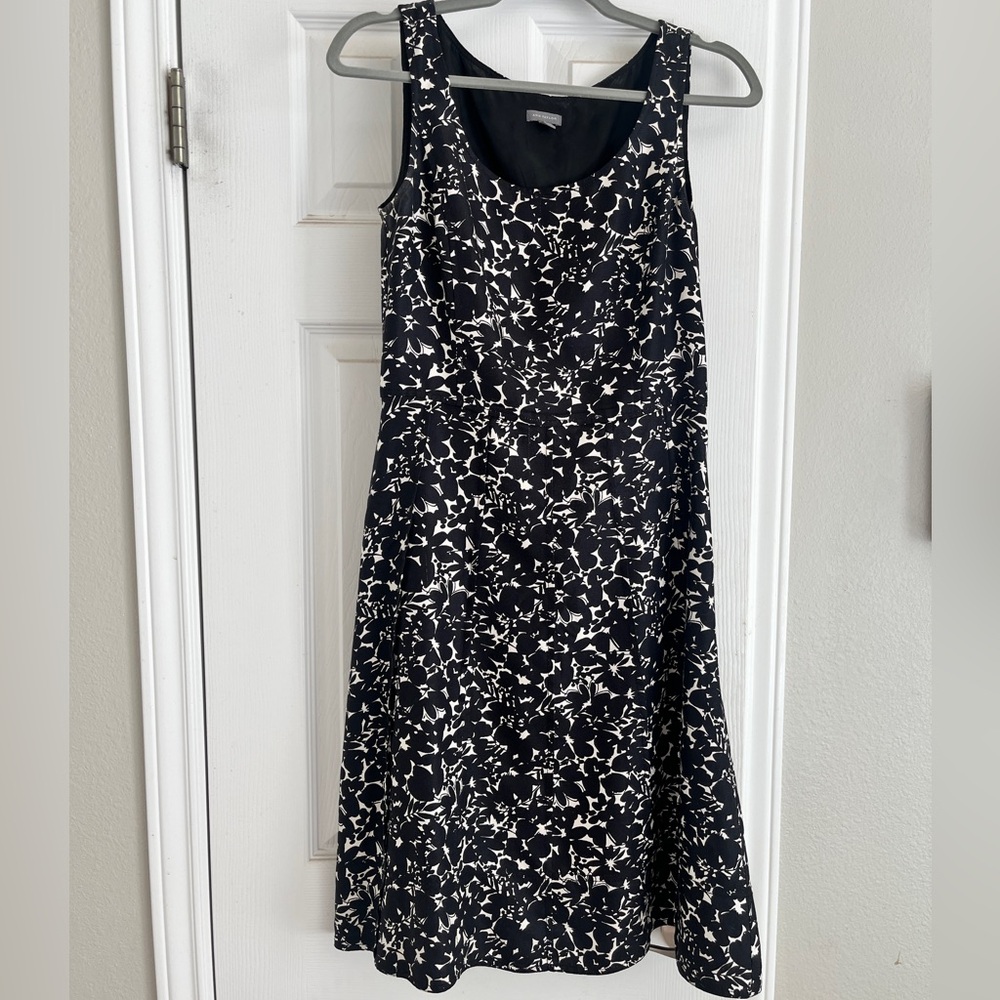 Womens Ann Taylor Dress  Black and white fully lined dress sundress Size 4 - 6